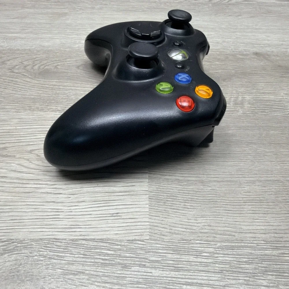 Genuine OEM Black Microsoft Xbox 360 Wireless Controller (no Battery Pack)